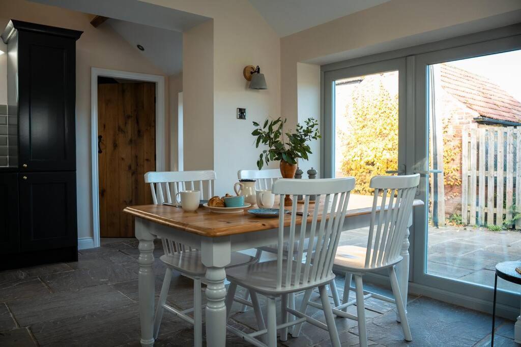 The Stables, Converted Barn Outside York Extérieur photo